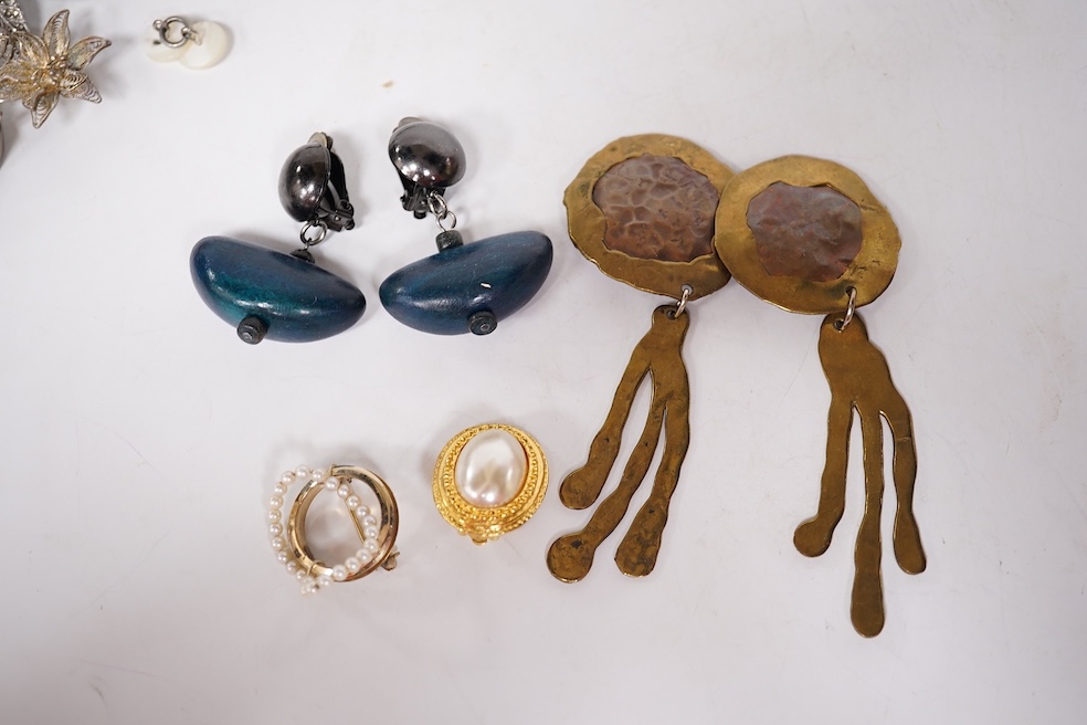 A small quantity of assorted mainly costume jewellery including a pair of malachite earrings and a graduated coral bead necklace, together with an Omega watch box and a gentleman's Quamer quartz wrist watch. Condition -